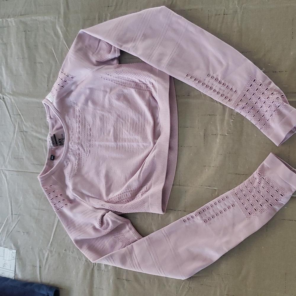 GYMSHARK DRy XS cropped long sleeve fitted workout top